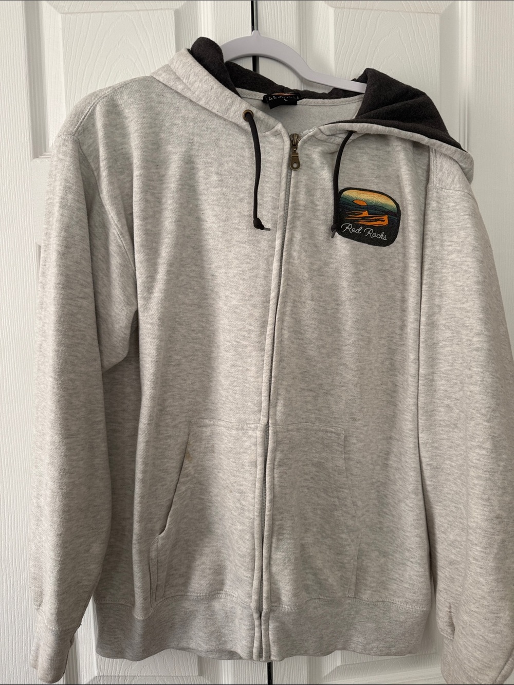 Light Gray Full-Zip Hooded Sweater with Embroidered Patch